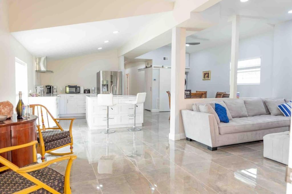Tampa Bay Oasis Tarpon Springs Exterior foto