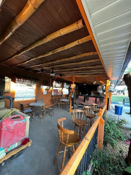 Tampa Bay Oasis Tarpon Springs Exterior foto