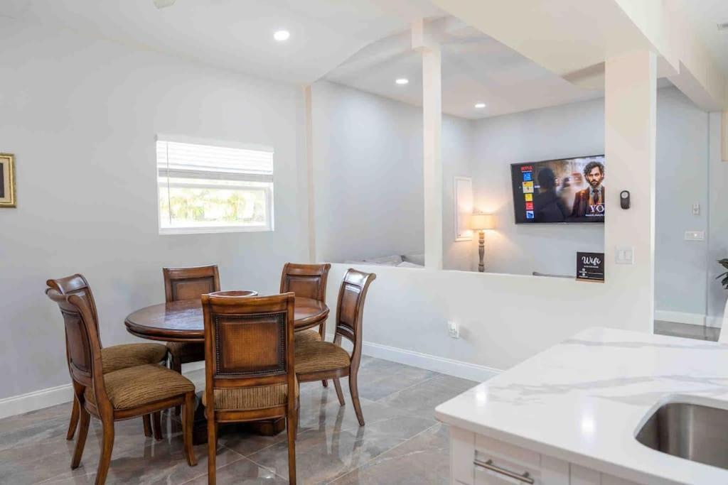 Tampa Bay Oasis Tarpon Springs Exterior foto