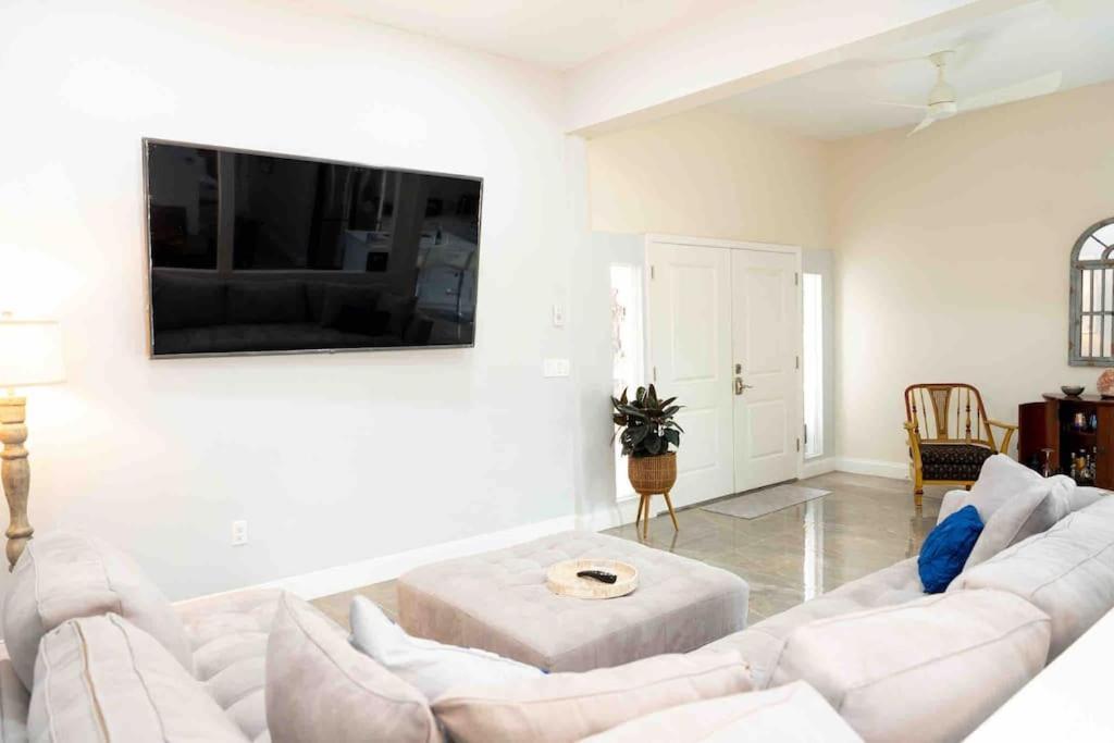 Tampa Bay Oasis Tarpon Springs Exterior foto