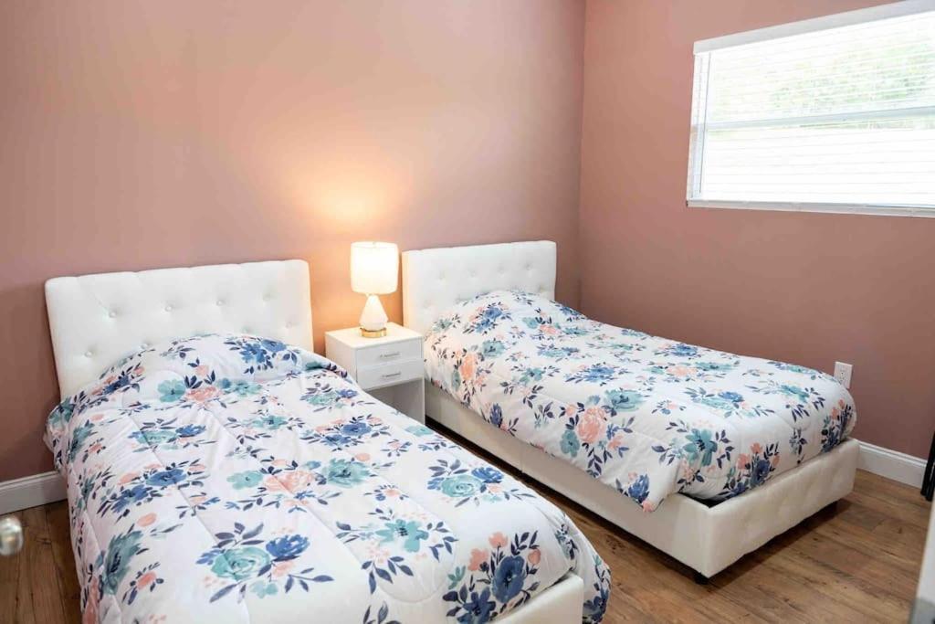 Tampa Bay Oasis Tarpon Springs Exterior foto