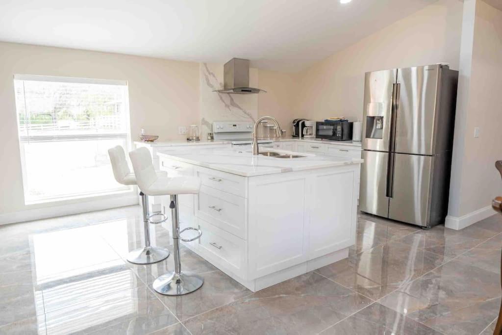 Tampa Bay Oasis Tarpon Springs Exterior foto